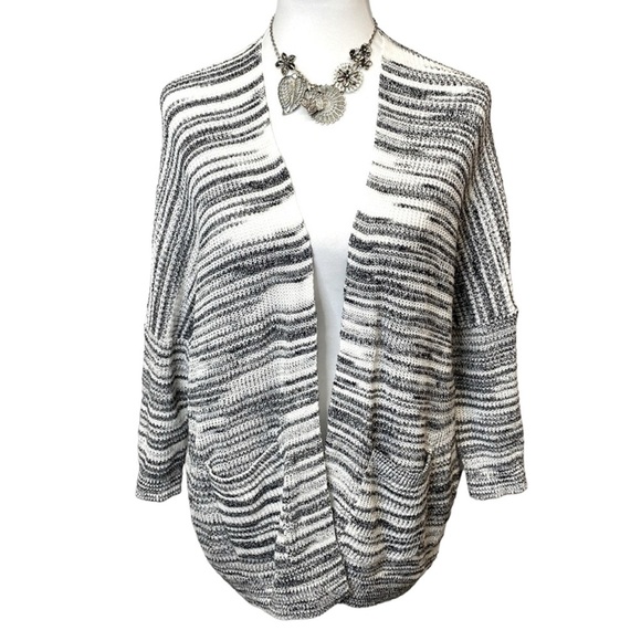 Express White Black Drop Sleeves Sweater - Picture 2 of 7